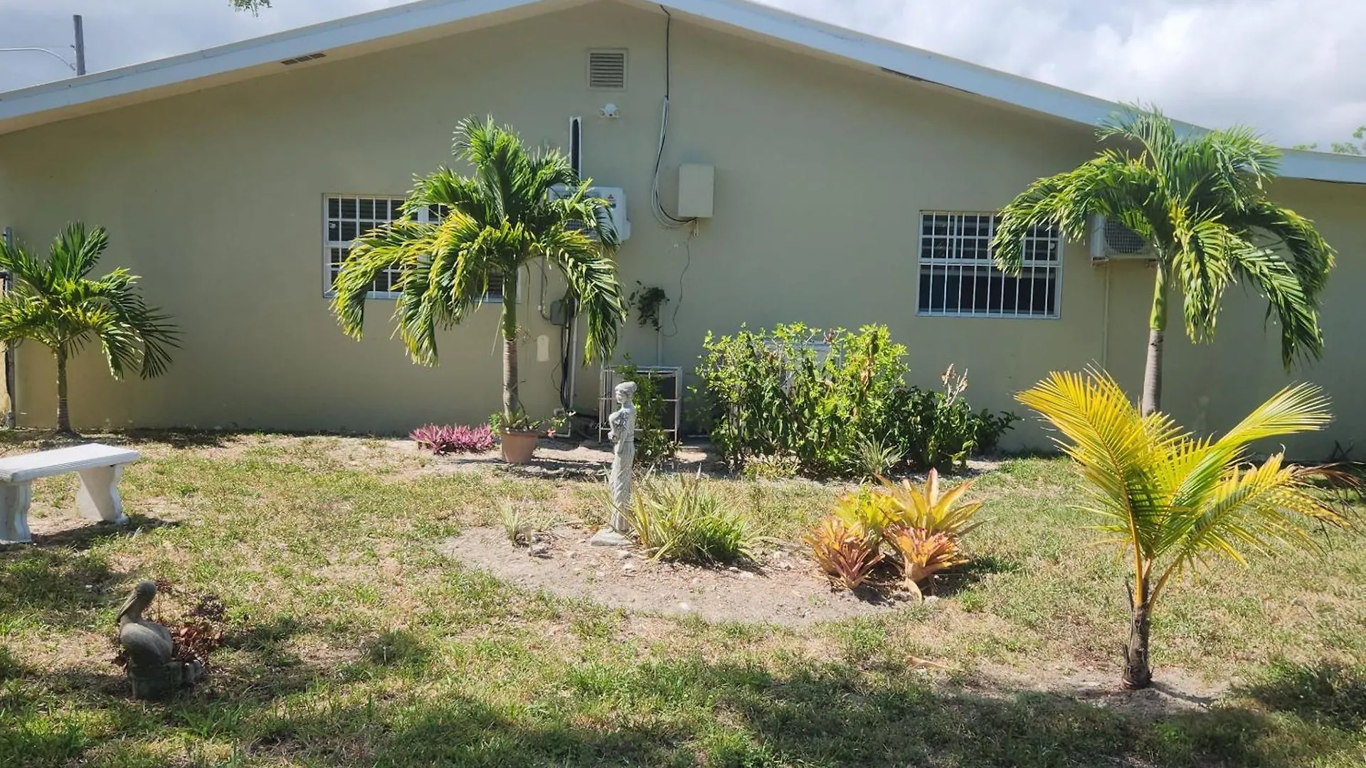 Jubilee Gardens Freeport Hotel